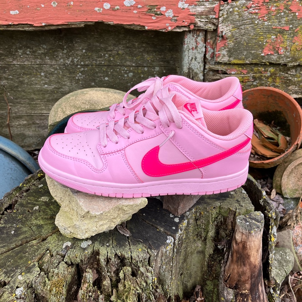 Rare Nike Triple Pink Dunk Low-Top Sneakers Women’s 8.5 - Picture 11 of 16
